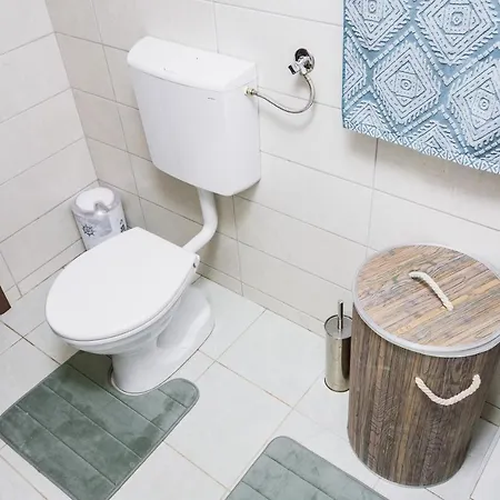 Vikend Kuca Escape * Пале